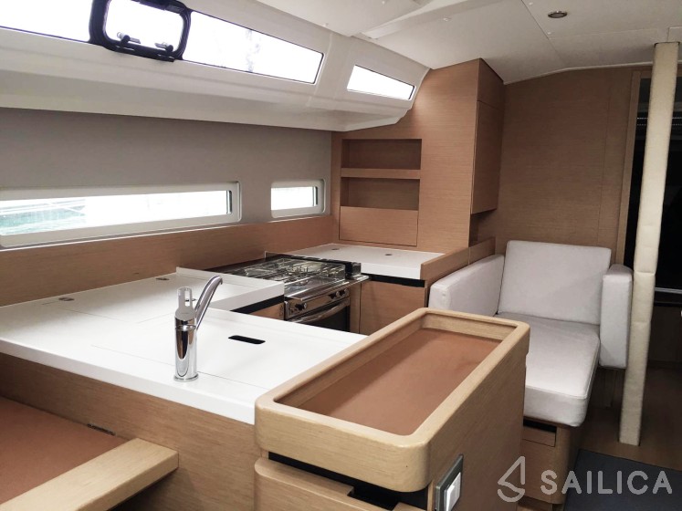 Sun Odyssey 410 - Yacht Charter Sailica