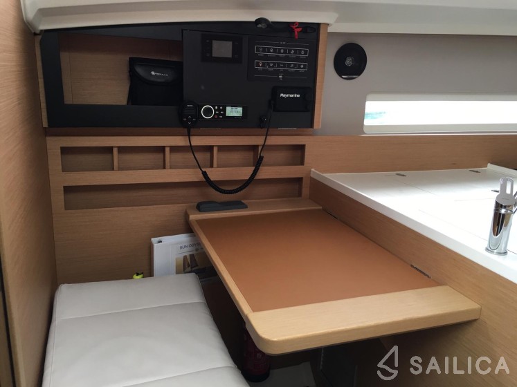 Sun Odyssey 410 - Yacht Charter Sailica