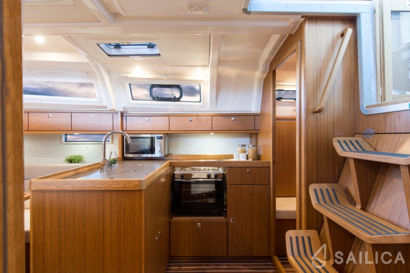 Bavaria 37 Cruiser - Yacht Charter Sailica