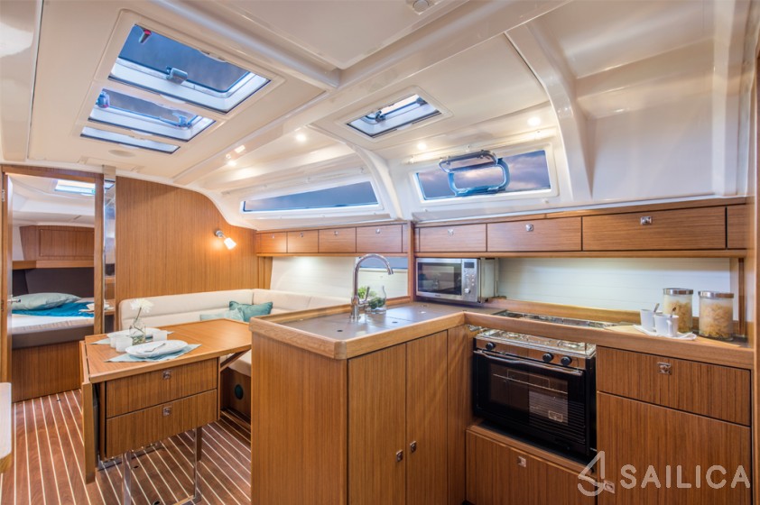 Bavaria 37 Cruiser - Yacht Charter Sailica