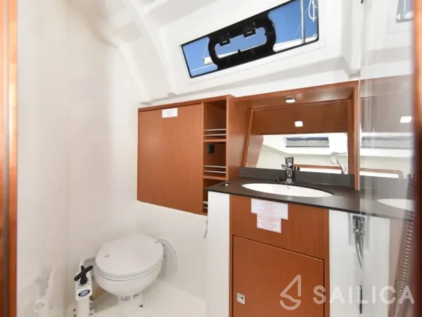 Bavaria 41 Cruiser - Yacht Charter Sailica