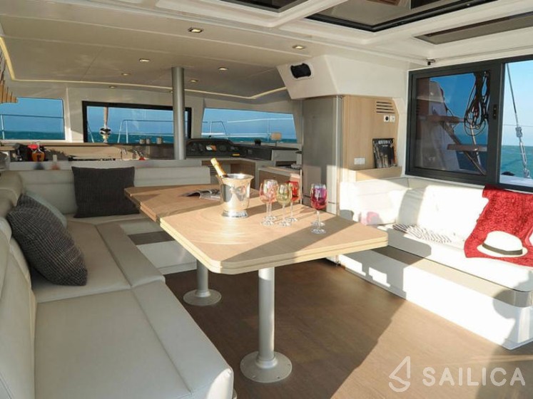 Bali 4.1 - Yacht Charter Sailica