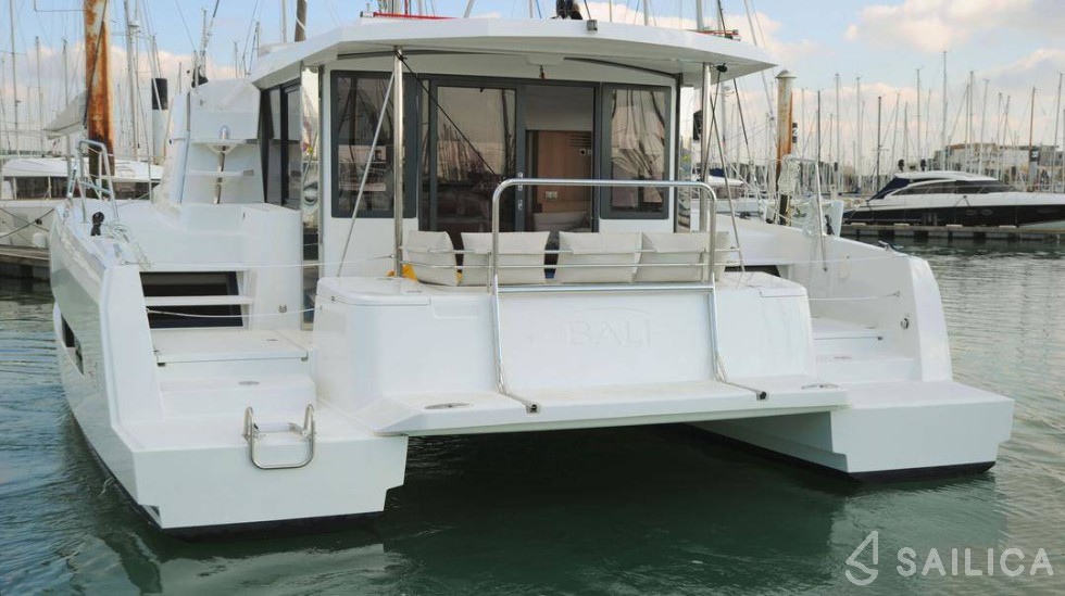 Bali 4.1 - Yacht Charter Sailica