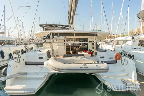 Lagoon 42 - Yacht Charter Sailica