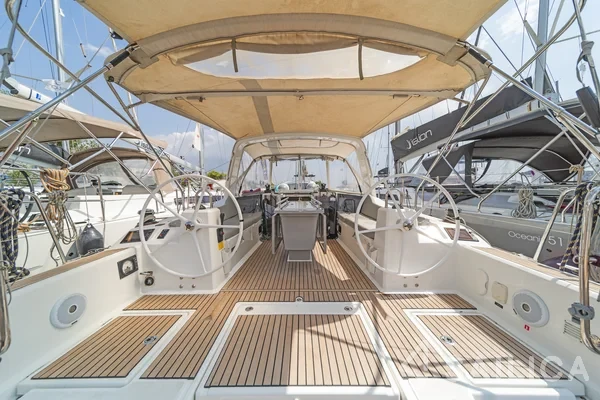 Oceanis 41.1 - Yacht Charter Sailica
