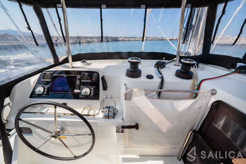 Lagoon 42 - Yacht Charter Sailica