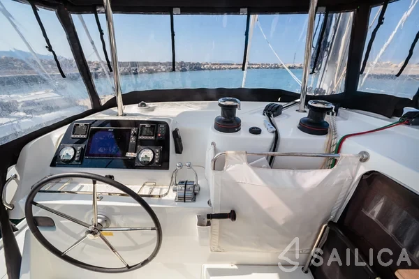 Lagoon 42 - Yacht Charter Sailica
