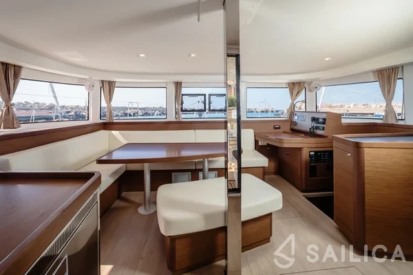 Lagoon 42 - Yacht Charter Sailica
