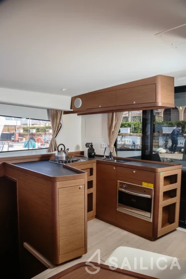 Lagoon 42 - Yacht Charter Sailica