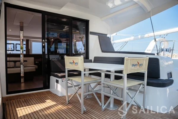 Lagoon 42 - Yacht Charter Sailica