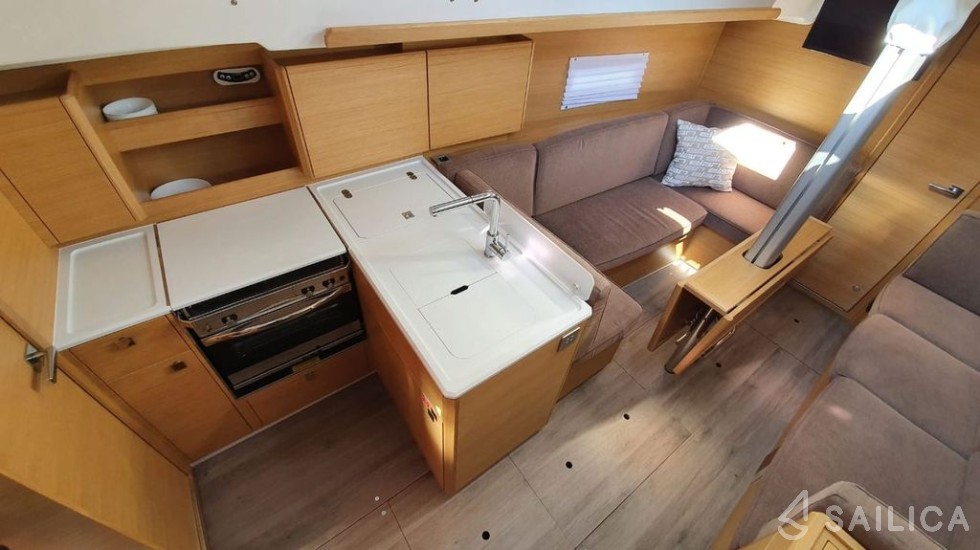 Elan E4 - Yacht Charter Sailica