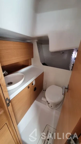 Elan E4 - Yacht Charter Sailica