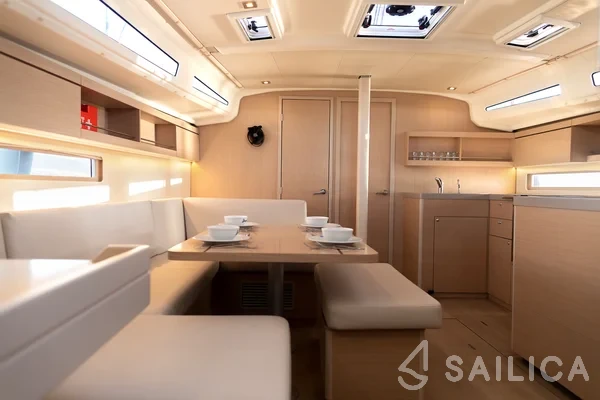 Oceanis 40.1 - Yacht Charter Sailica