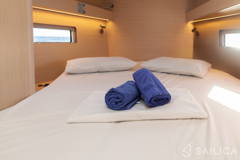 Oceanis 40.1 - Yacht Charter Sailica