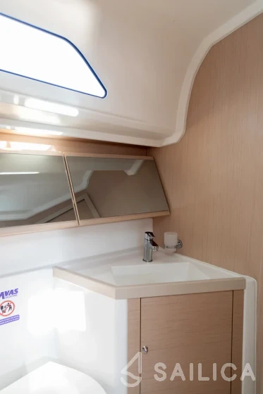 Oceanis 40.1 - Yacht Charter Sailica