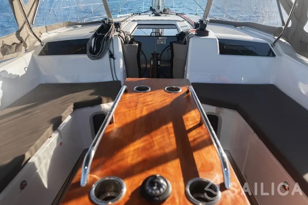 Oceanis 40.1 - Yacht Charter Sailica