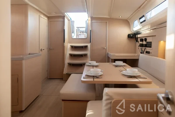 Oceanis 40.1 - Yacht Charter Sailica