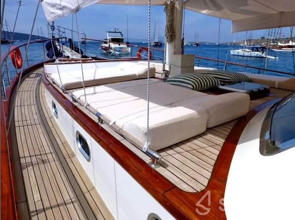 Gulet - Yacht Charter Sailica
