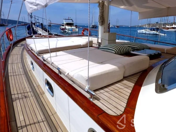 Gulet - Yacht Charter Sailica