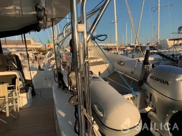 Lagoon 42 - Yacht Charter Sailica