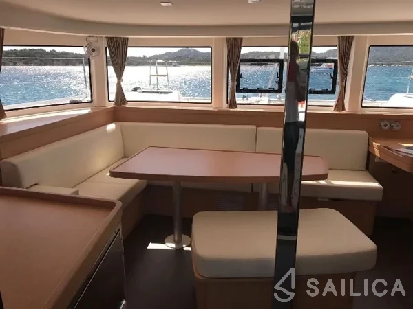 Lagoon 42 - Yacht Charter Sailica