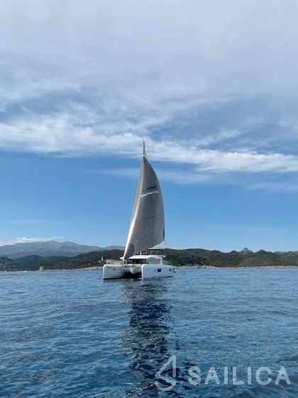 Lagoon 42 - Yacht Charter Sailica