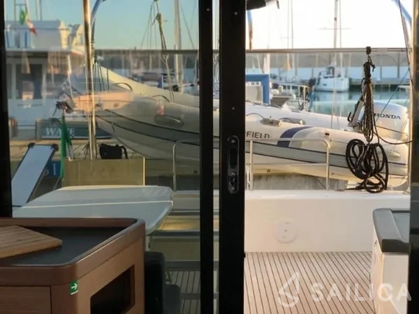 Lagoon 42 - Yacht Charter Sailica