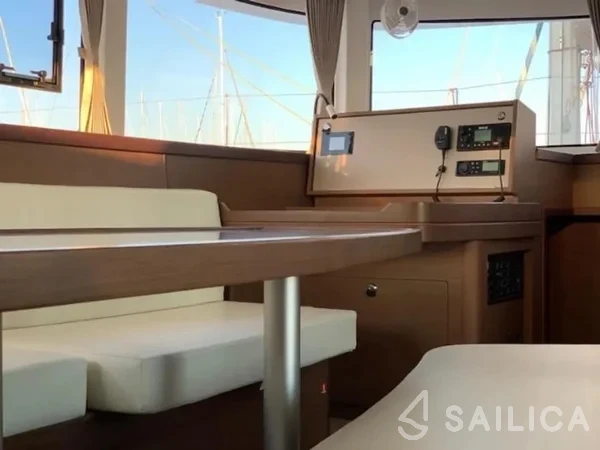 Lagoon 42 - Yacht Charter Sailica