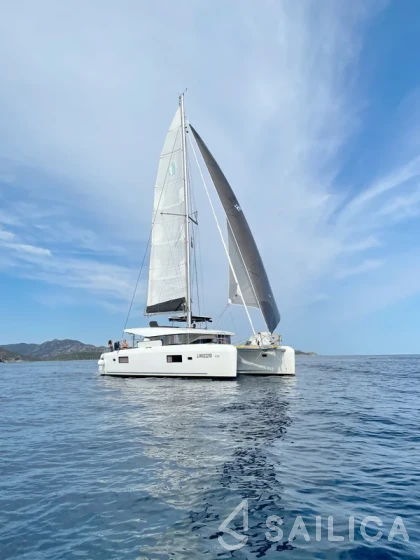 Lagoon 42 - Yacht Charter Sailica