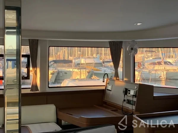 Lagoon 42 - Yacht Charter Sailica