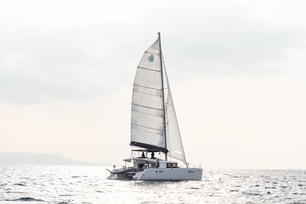 Lagoon 450  Flybridge - Yacht Charter Sailica