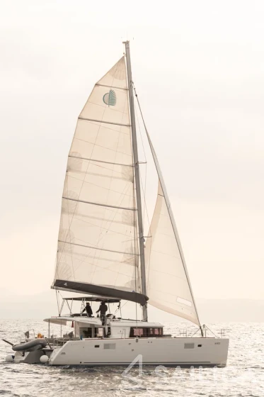 Lagoon 450  Flybridge - Yacht Charter Sailica