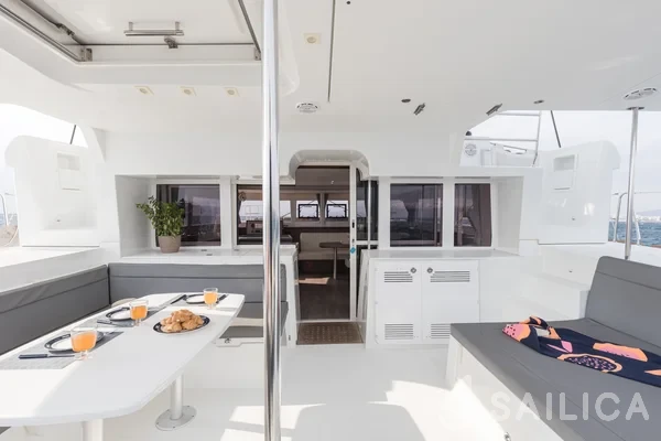 Lagoon 450  Flybridge - Yacht Charter Sailica