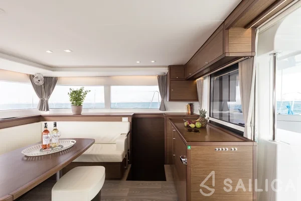 Lagoon 450  Flybridge - Yacht Charter Sailica