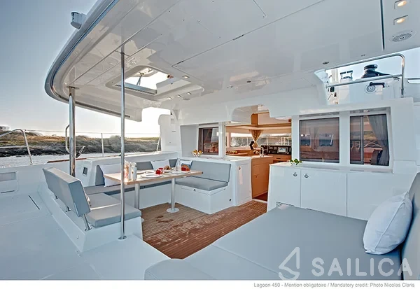 Lagoon 450  Flybridge - Yacht Charter Sailica