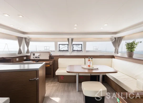 Lagoon 450  Flybridge - Yacht Charter Sailica