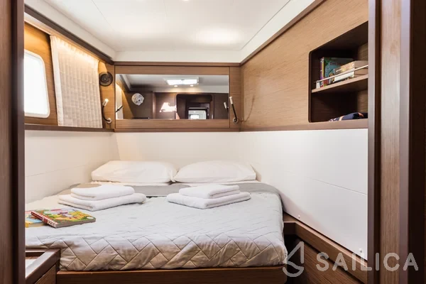 Lagoon 450  Flybridge - Yacht Charter Sailica