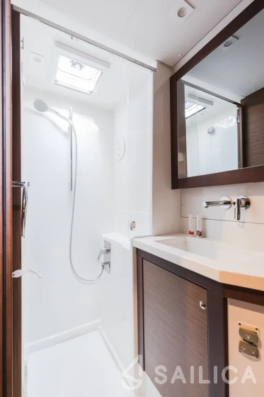 Lagoon 450  Flybridge - Yacht Charter Sailica