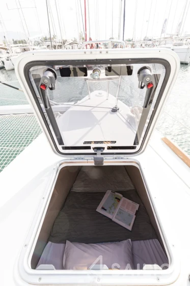 Lagoon 450  Flybridge - Yacht Charter Sailica