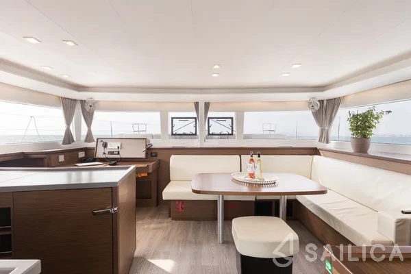 Lagoon 450  Flybridge - Yacht Charter Sailica