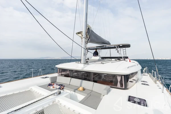 Lagoon 450  Flybridge - Yacht Charter Sailica