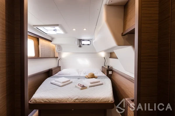 Lagoon 450  Flybridge - Yacht Charter Sailica