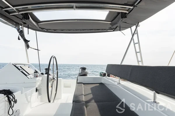 Lagoon 450  Flybridge - Yacht Charter Sailica