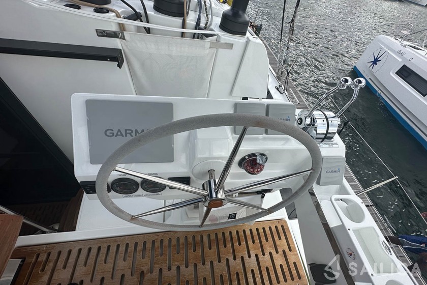 Aura 51 - Yacht Charter Sailica