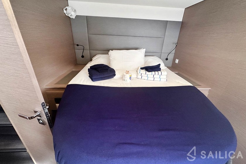 Aura 51 - Yacht Charter Sailica