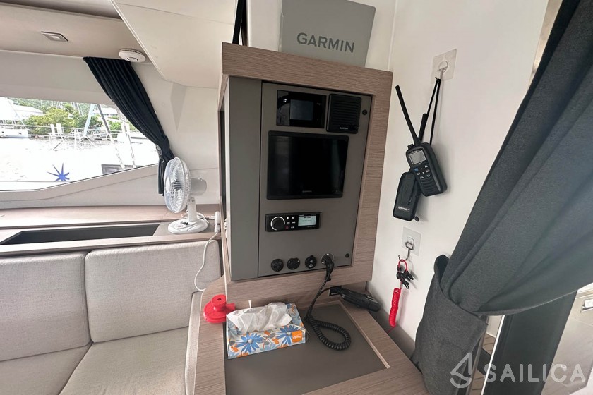 Aura 51 - Yacht Charter Sailica