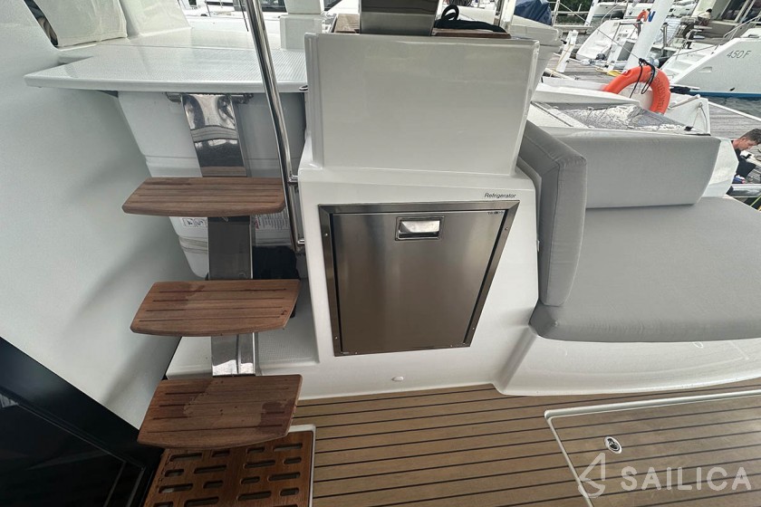 Aura 51 - Yacht Charter Sailica