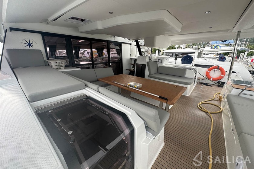 Aura 51 - Yacht Charter Sailica