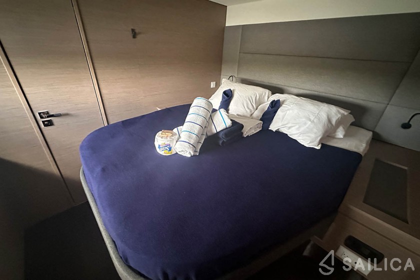 Aura 51 - Yacht Charter Sailica