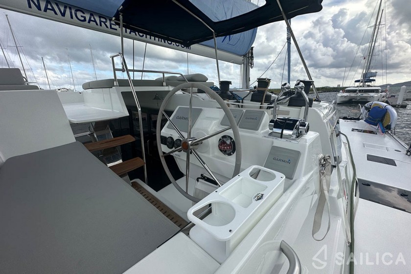 Aura 51 - Yacht Charter Sailica